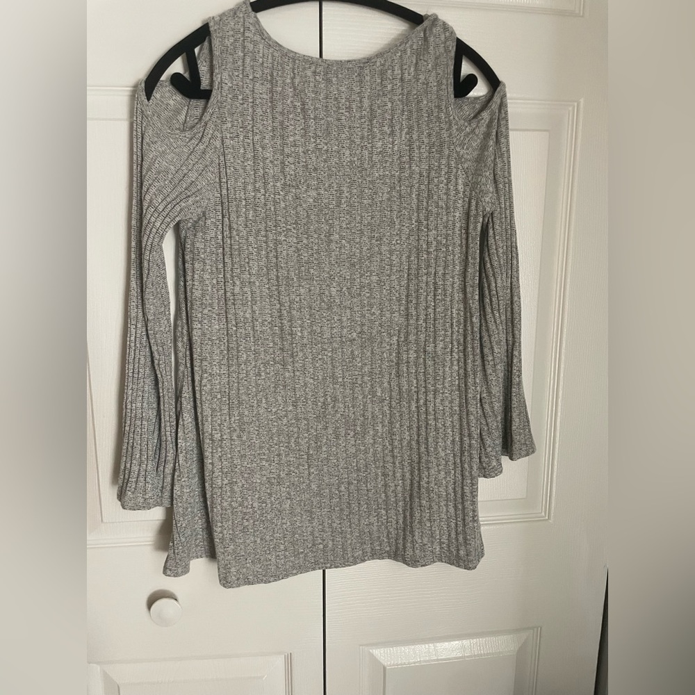 Chatoyant Ribbed Cold Shoulder Tunic Gray Large